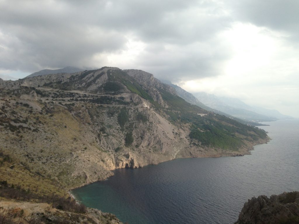 The views of the coast on the Dubrovnik to Split bus on a 10 day itinerary in Croatia!