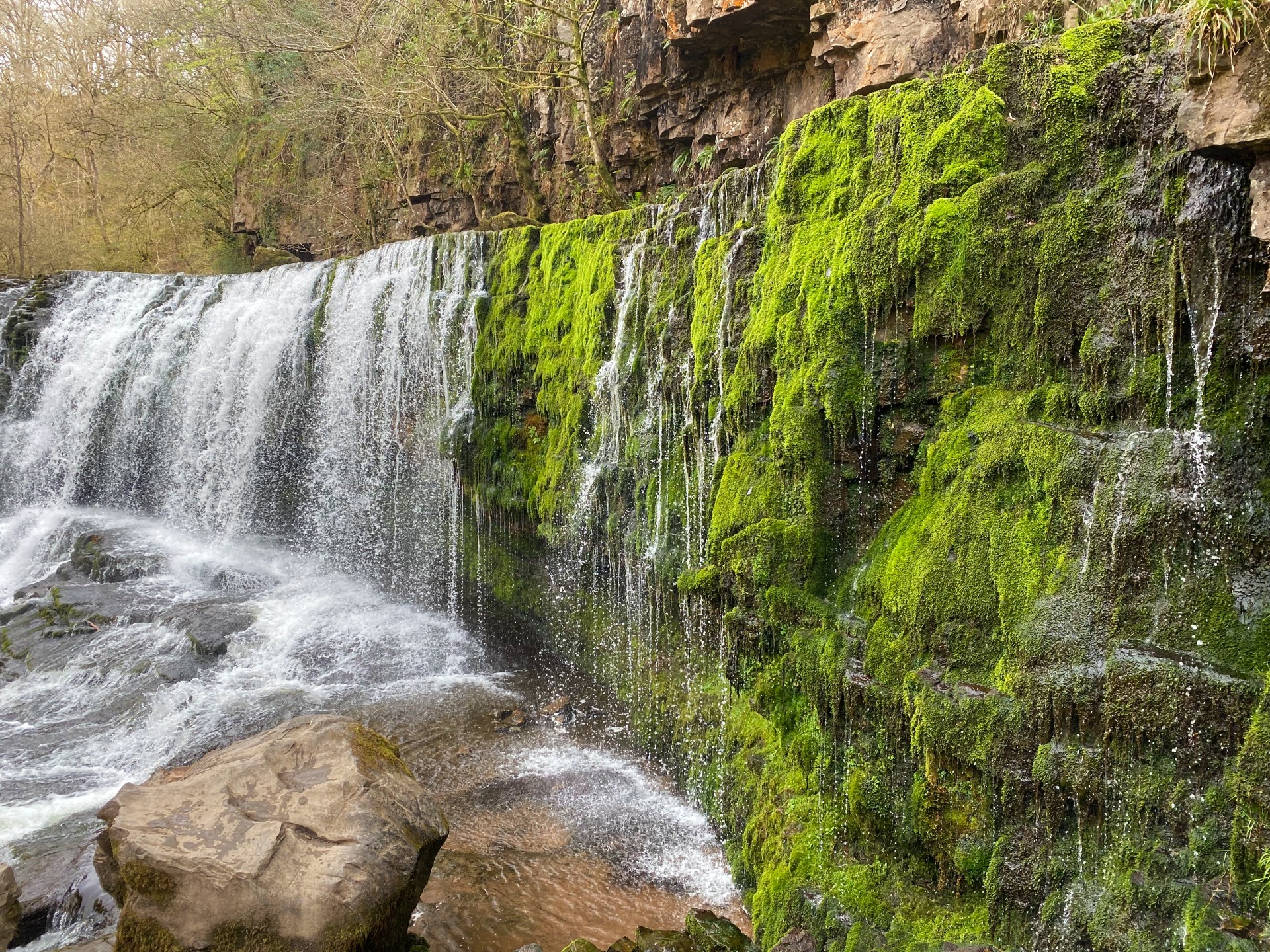 Sgwd Isaf Clun-Gwyn: Four Waterfalls Walk Brecon Beacons – A Complete Guide, FAQs + Tips